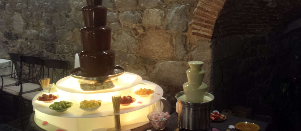 Fuentes de chocolate para bodas comuniones y eventos en Asturias Cantabria y Bilbao. alquiler de fuentes de chocolate