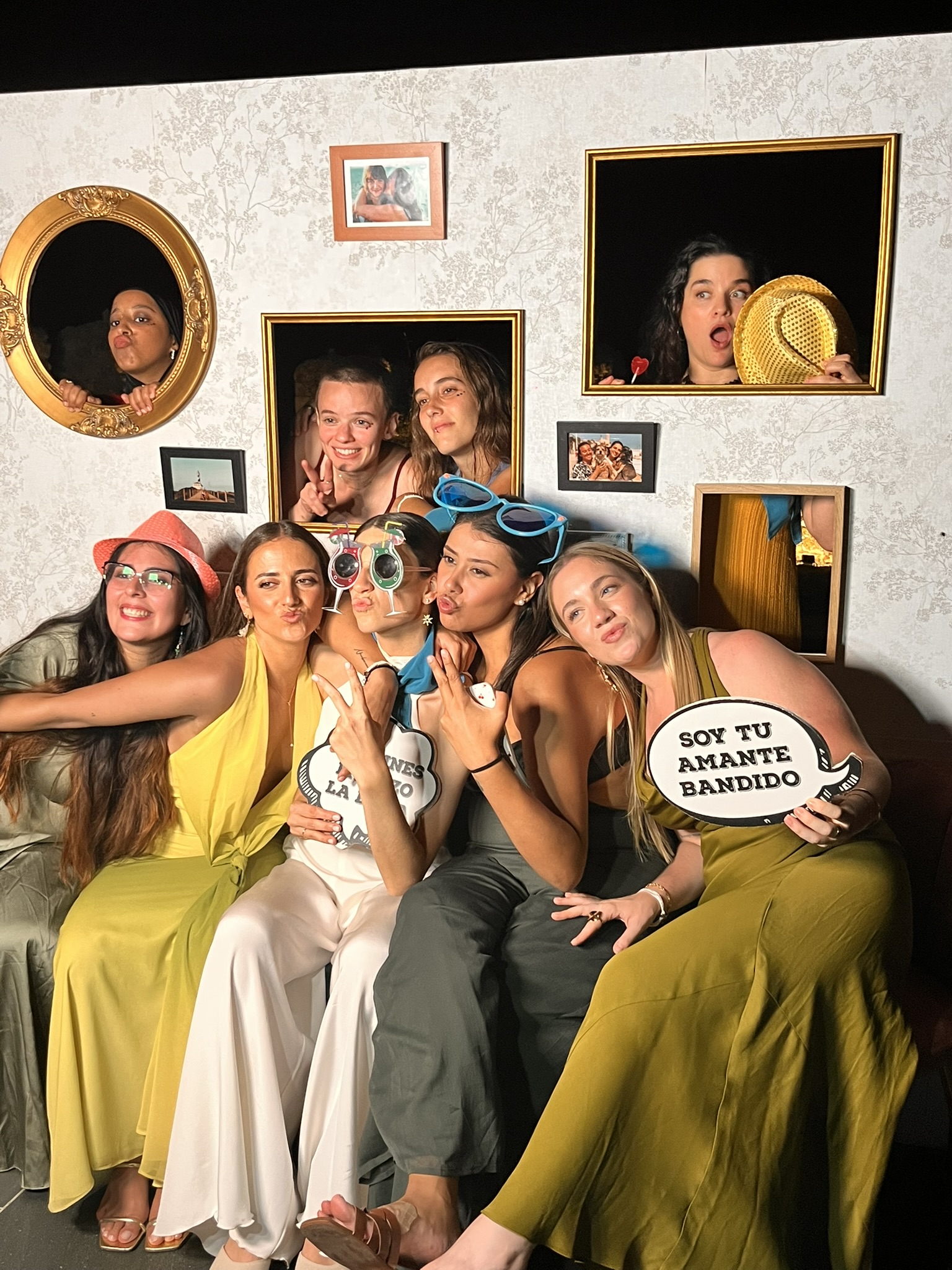 photocall pared y sillones 4