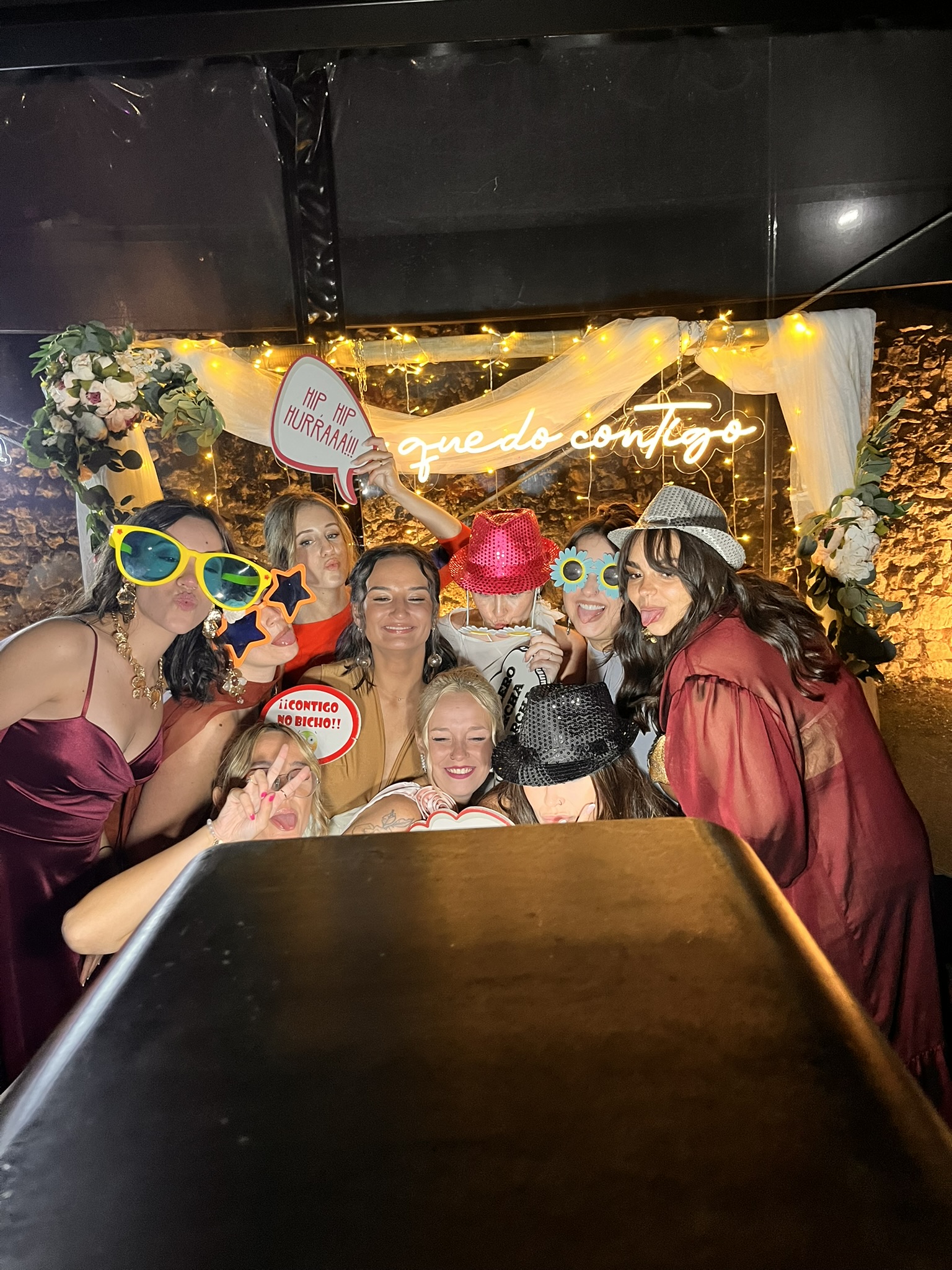 photocall rustico con neon 2