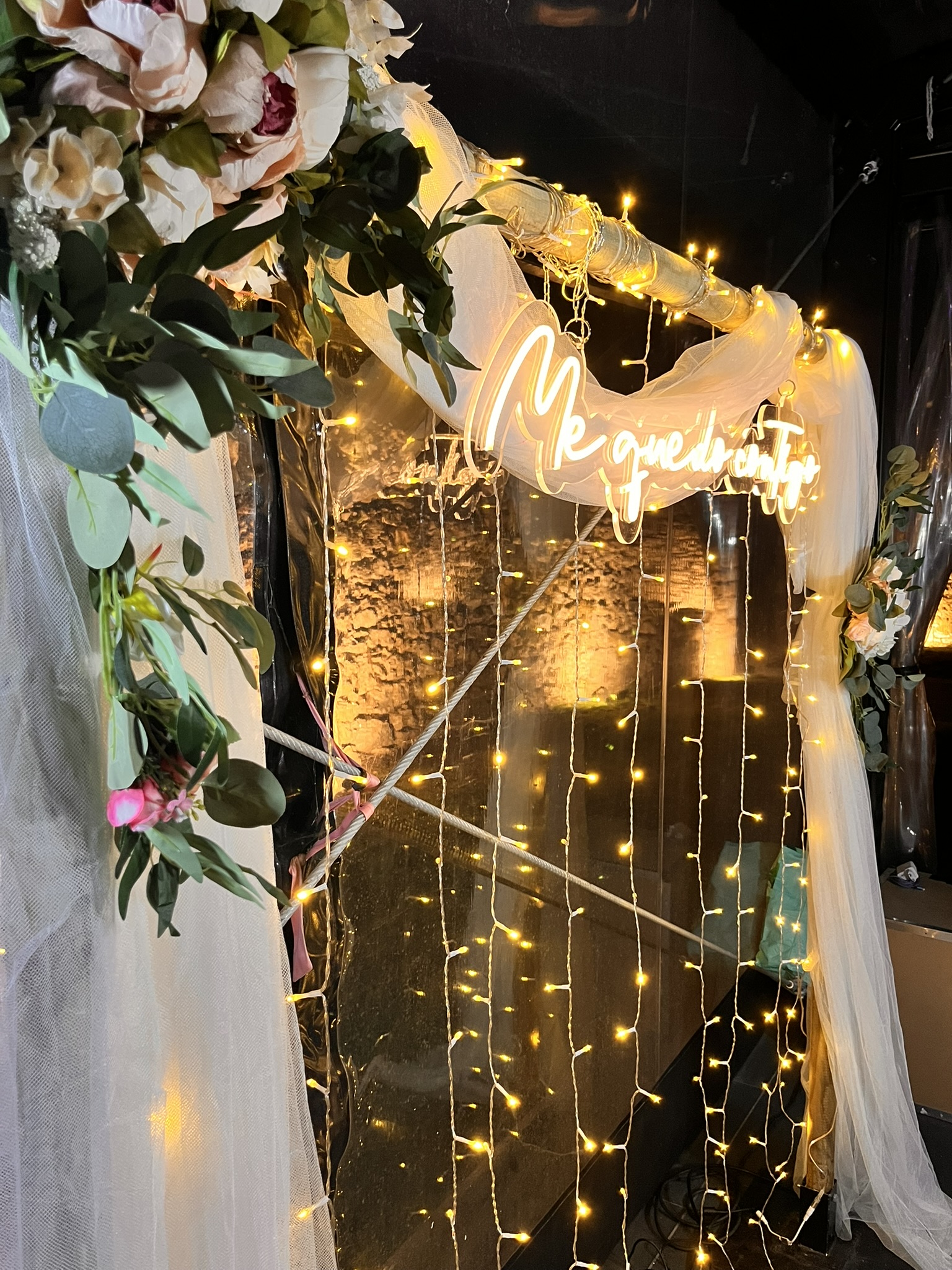 photocall rustico con neon